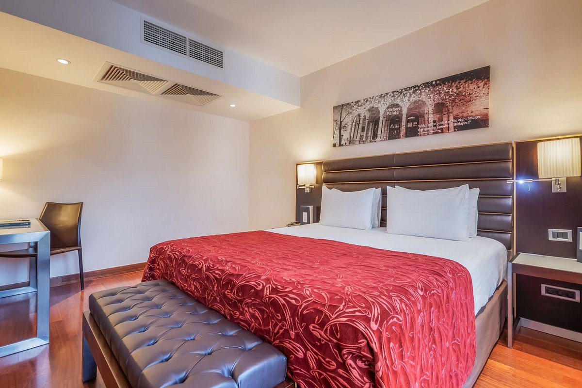 Cama de 2x2 metros - Picture of Exe Budapest Center - Tripadvisor