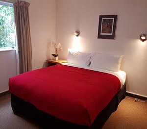 Amity Serviced Apartments in Queenstown, image may contain: Furniture, Bed, Bedroom, Room