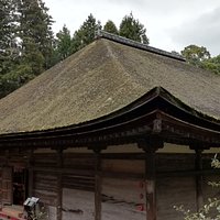 見る角度を変えても美しい本堂です