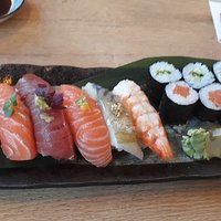 Vorspeisen zu Lunchset M06*14,80€ ,M06 so delizös,Grüner Tee mit geröstetem Reis*2.40€