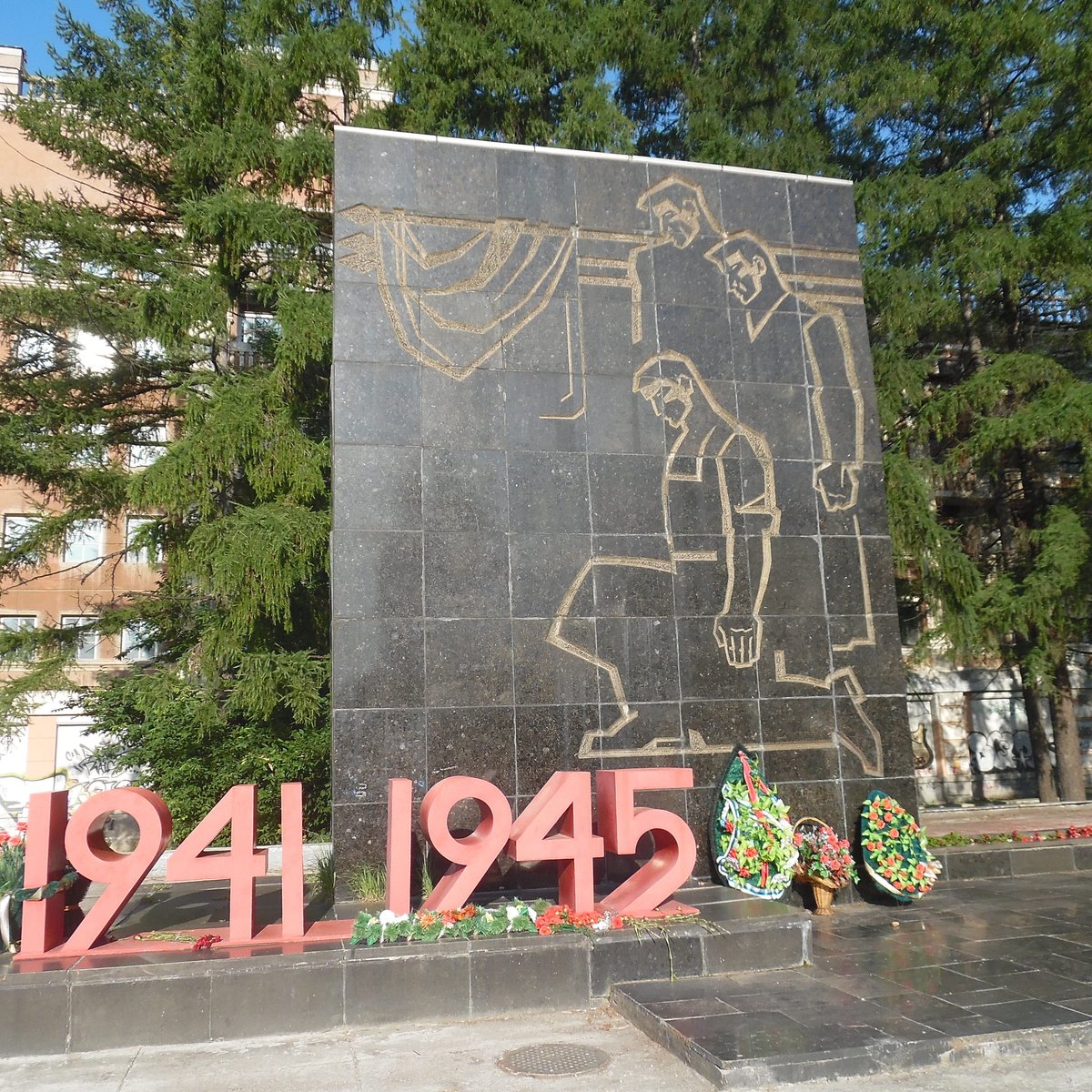 Мемориал уралмашевцам, погибшим в годы Великой Отечественной войны,  Екатеринбург: лучшие советы перед посещением - Tripadvisor