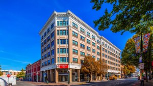 Best Western Plus Carlton Plaza Hotel in Vancouver Island, image may contain: City, Office Building, Street, Urban