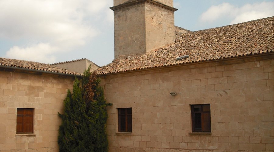 Claustre i campanar de l'església del convent