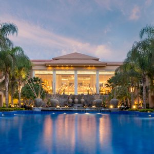 Dusit Thani LakeView Cairo