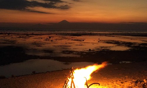 Tramonto su Bali - Il rito del fuoco al calar del sole a Gili Trawangan