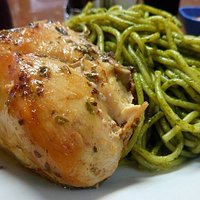 Tallarines Al Pesto Con Pollo Asado