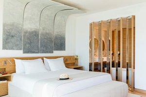 Room & Suite