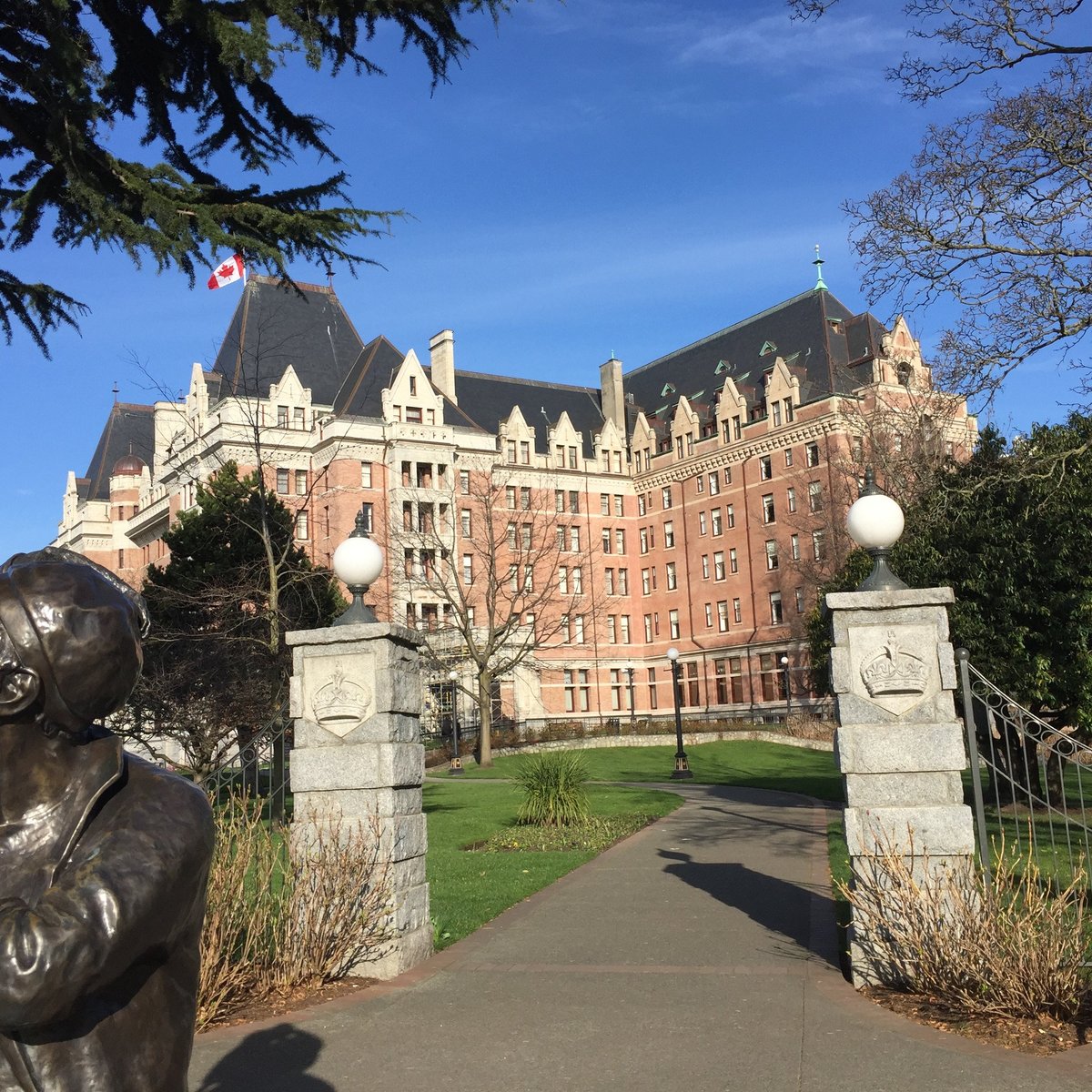 emily-carr-statue-victoria-all-you-need-to-know-before-you-go