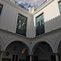 Impresionante colección de arte en un magnífico edificio restaurado con esmero.