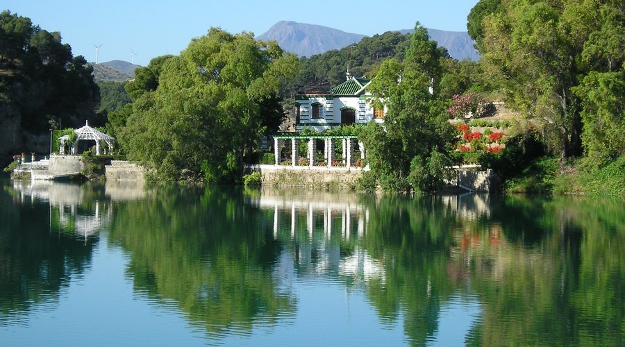 Casa del Conde del Guadalhorce. A 2 km. de los Apartamentos.