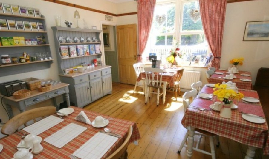 Guest breakfast room