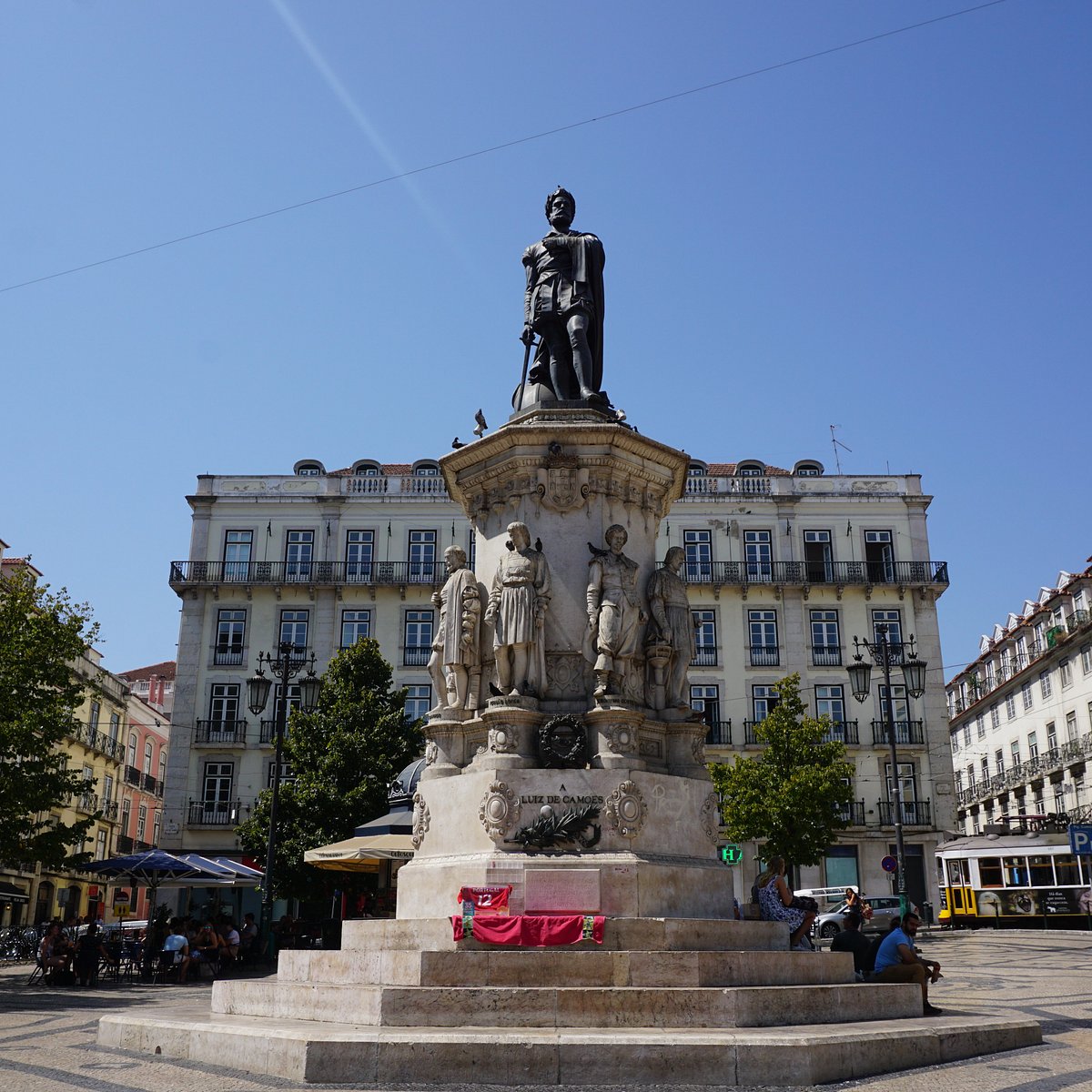 Praça Luís de Camões (Lisboa) - ATUALIZADO 2022 O que saber antes de ir -  Sobre o que as pessoas estão falando - Tripadvisor