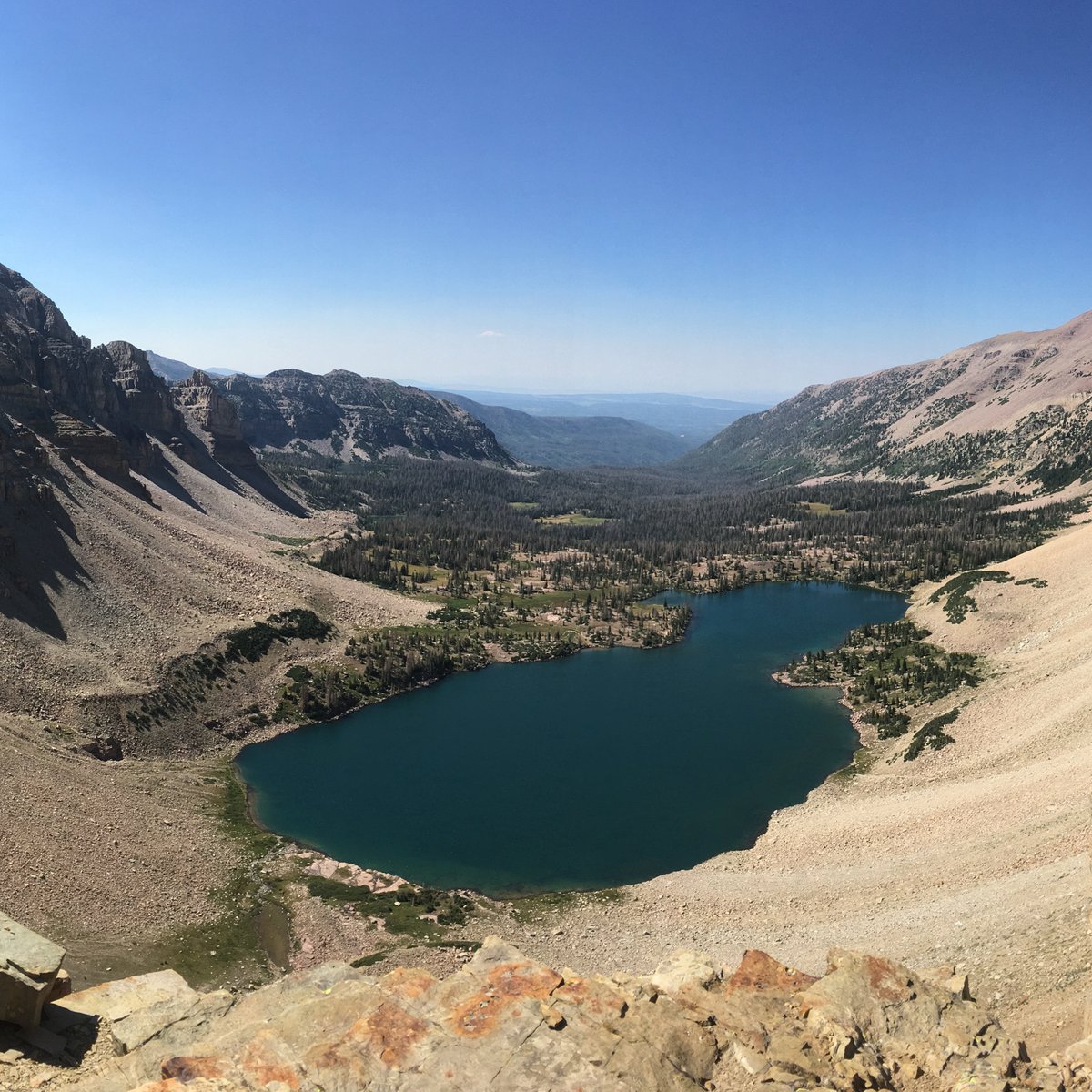 Wild area. Голубая река в Юте.