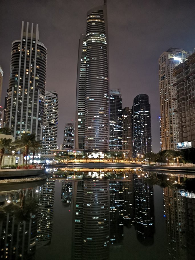 Jumeirah lake. Променад Джумейра Лейк Тауэрс. Башни Джумейра Лейкс. Movenpick Jumeirah Lakes Towers 5*.