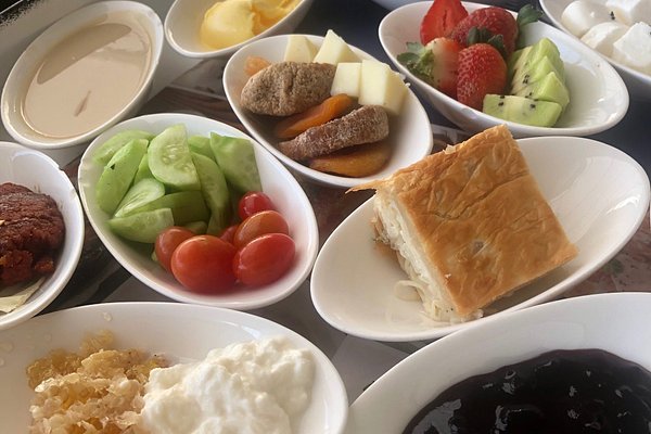 Ice Cream Buckets (Vanilla, Strawberry, Chocolate, Salted Caramel) -  Picture of VEER Resto-Lounge, Amman - Tripadvisor