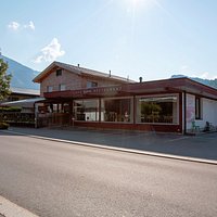 Vorderansicht des Restaurants, auf der Rückseite des Hauses befindet sich unser schöner Gastgarten.