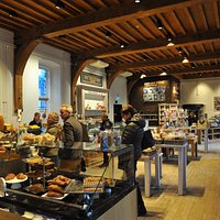 Sfeervol interieur van de bakkerij