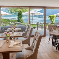 Restaurant mit Seeblick