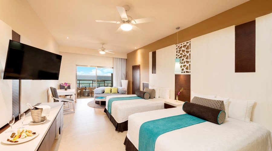 Luxurious suites are elegant and bright, offering
all comforts and amenities required for a pleasant and
intimate haven. 