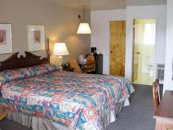 Hotel photo 5 of Lone Oak Lodge.