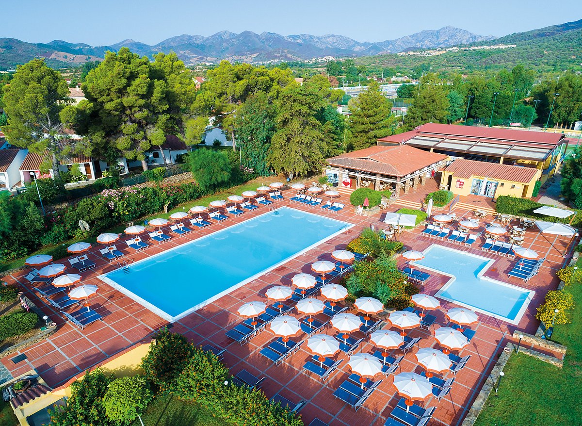 Agrustos Club, hotell i Sardinia