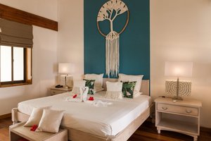 Room & Suite