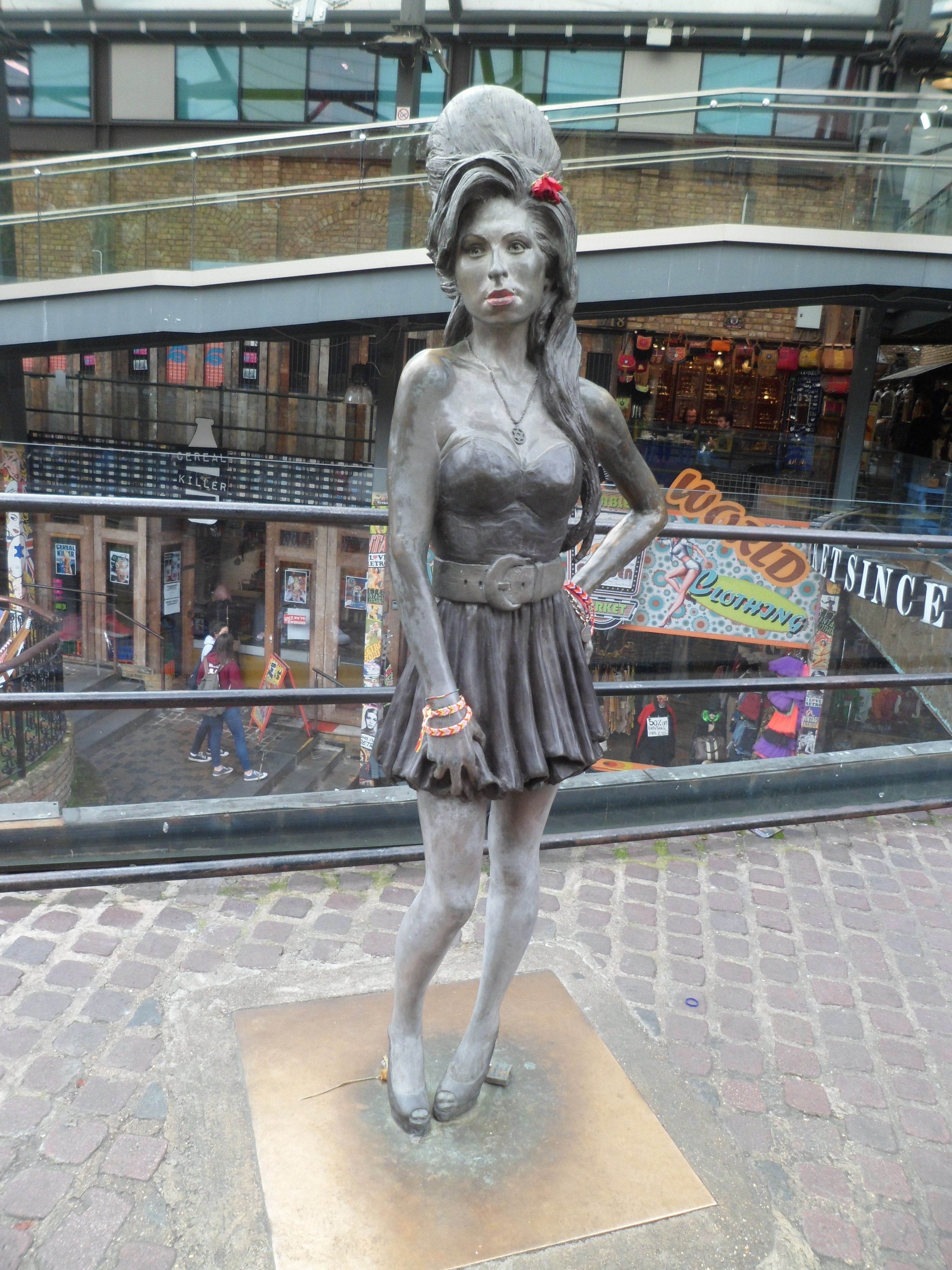 2024年 Statue of Amy Winehouse - 行く前に！見どころをチェック