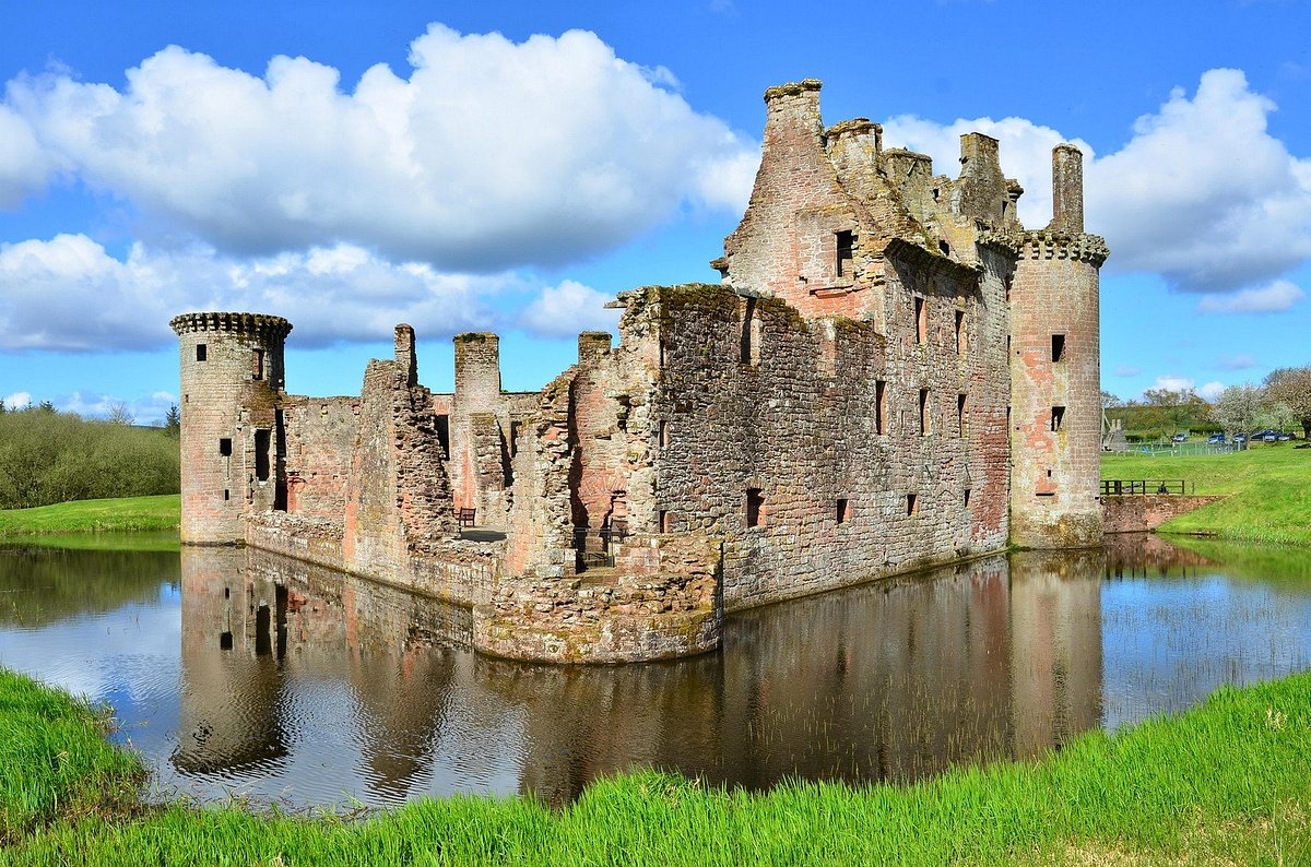 CAERLAVEROCK CASTLE (Dumfries) - All You Need to Know BEFORE You Go