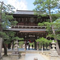 立派な門