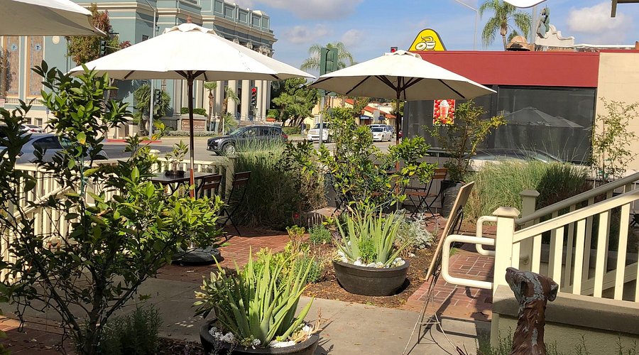 Auntie's Bakery & Cafe