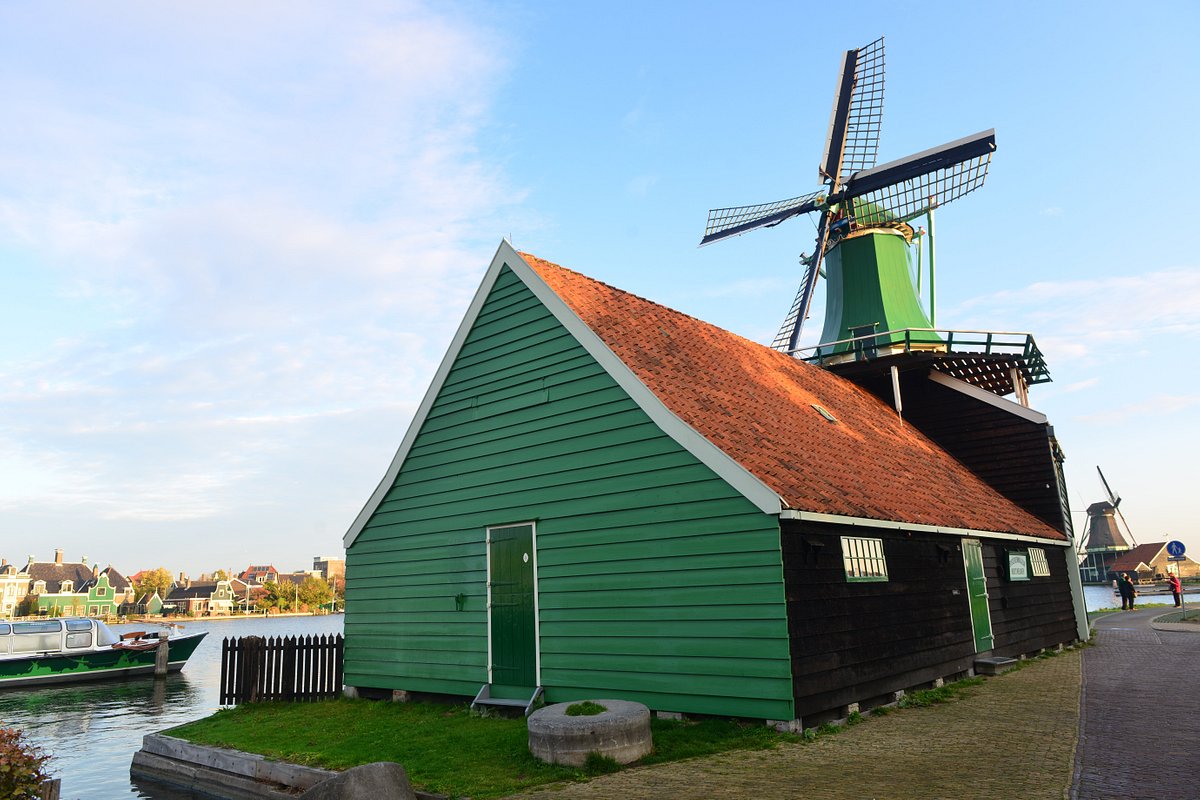 Windmill Factory In Zaanse ?w=1200&h= 1&s=1