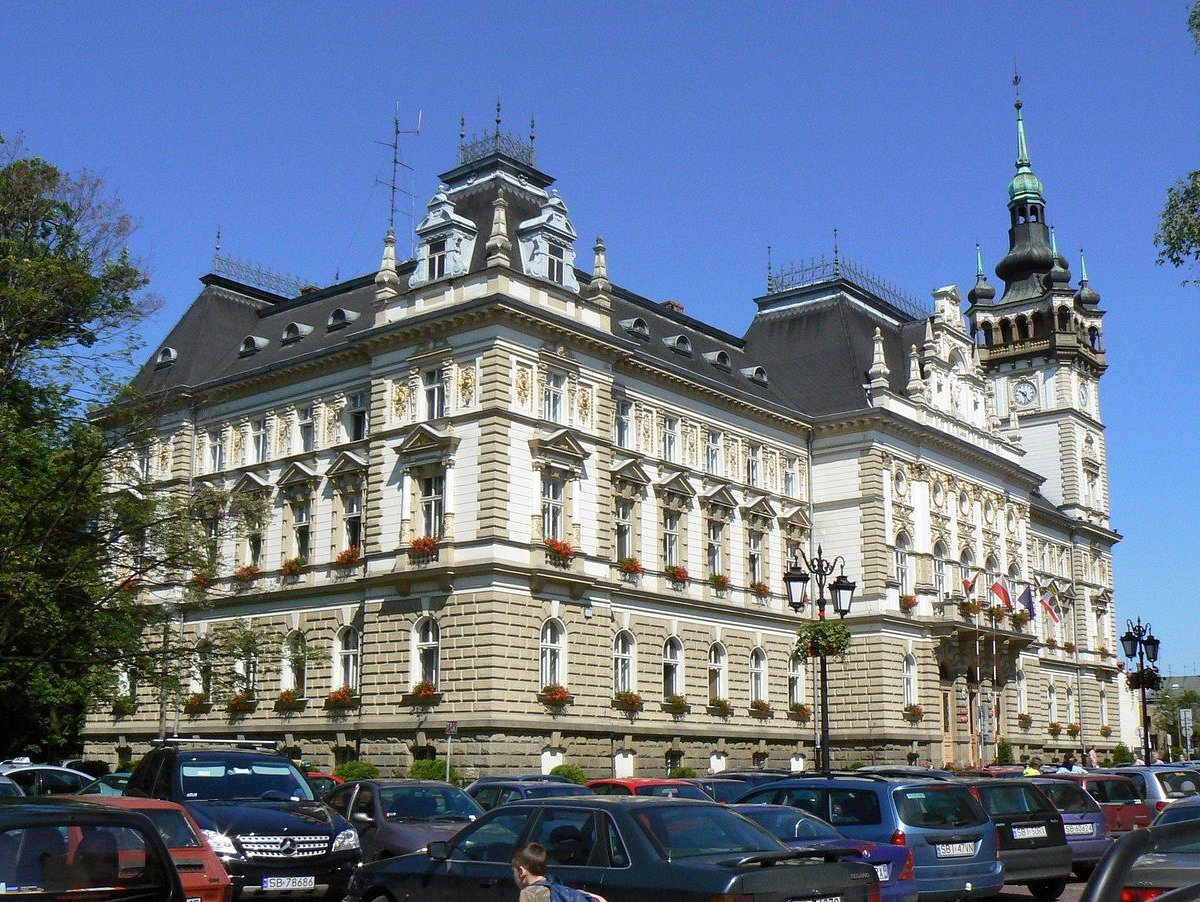 Бельско бяла. Польский театр Бельско-Бяла. Город Bielsko-Biala. Бельско Бяла горы.