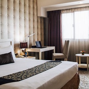 Hotel Deluxe Suite Room