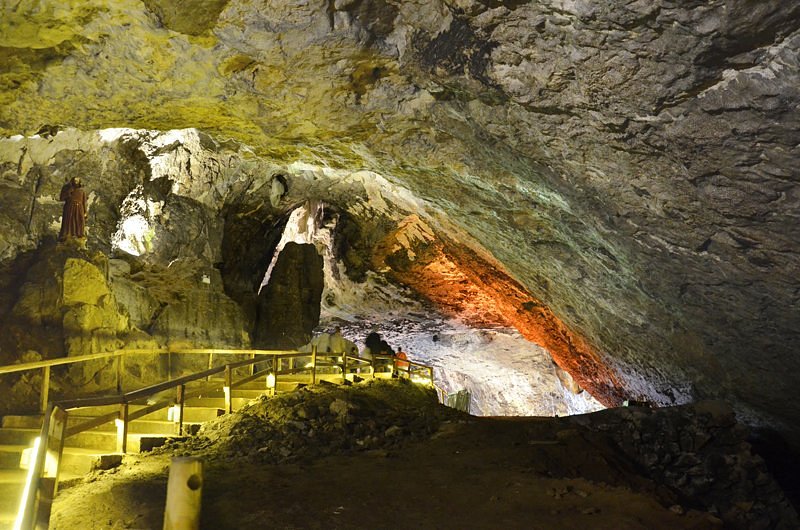 Peak Cavern image