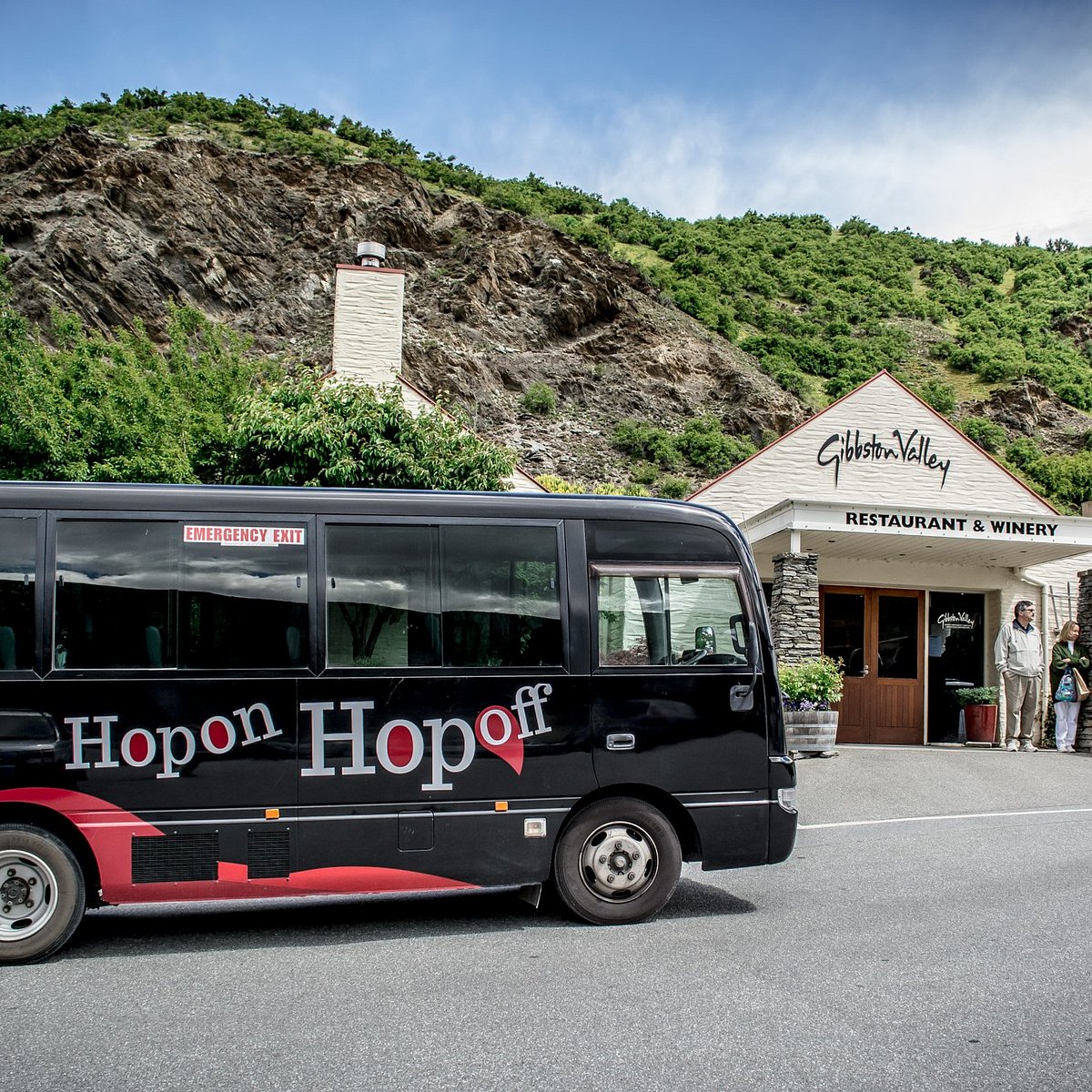 How to get to LOUIS VUITTON Queenstown by Bus?