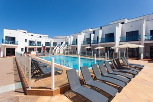 Piscina y playa
