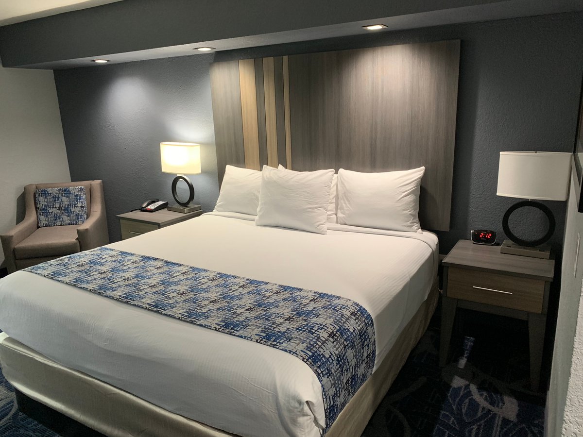 Baymont by Wyndham Shawnee Rooms: Pictures & Reviews - Tripadvisor