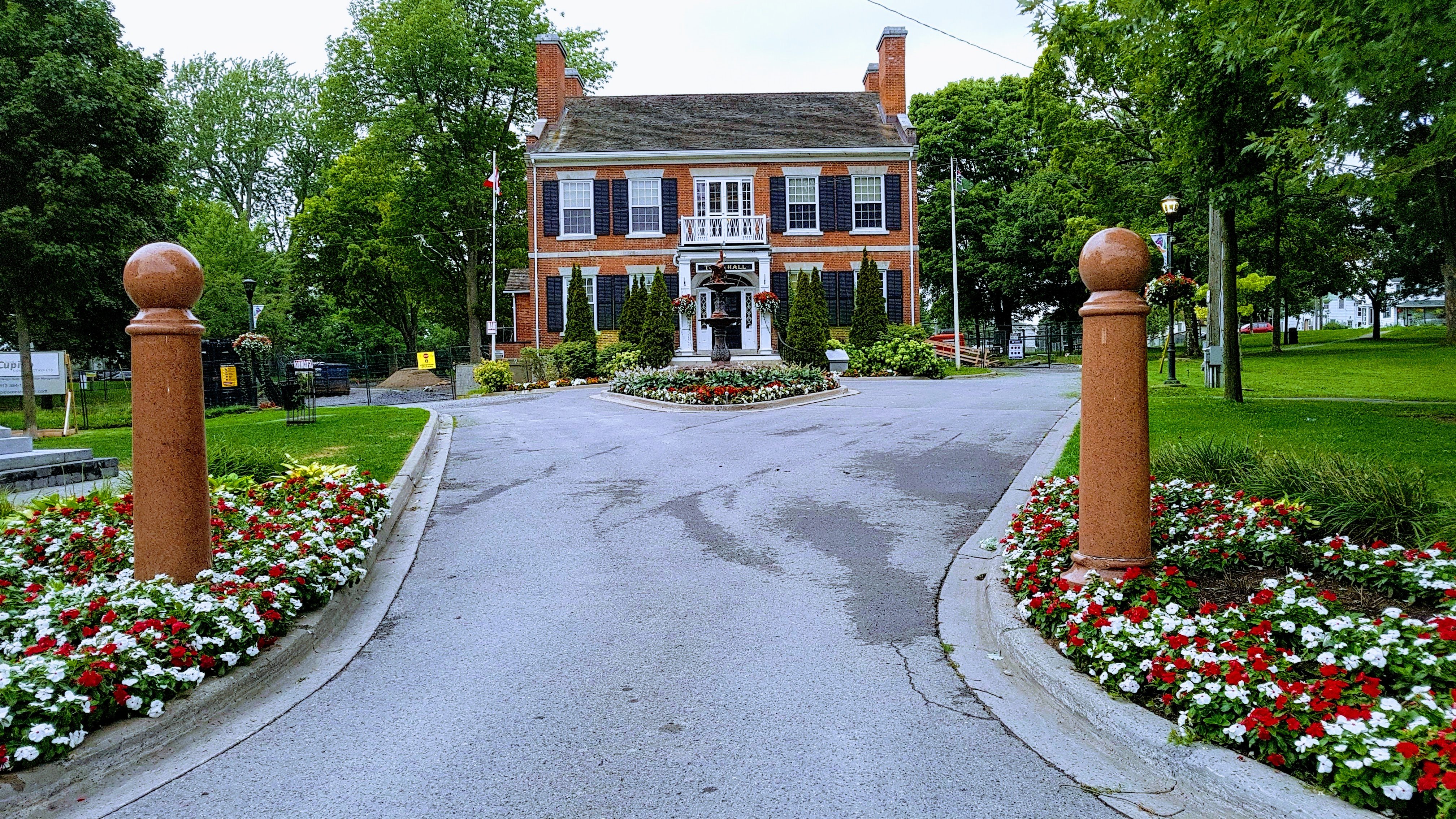 Gananoque Town Hall Tripadvisor   Vue De L Entree 