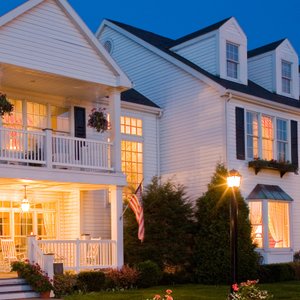 Oakmont Inn offers comfortable luxury across from famous Oakmont C.C. and 1/4 mile from Longwood.