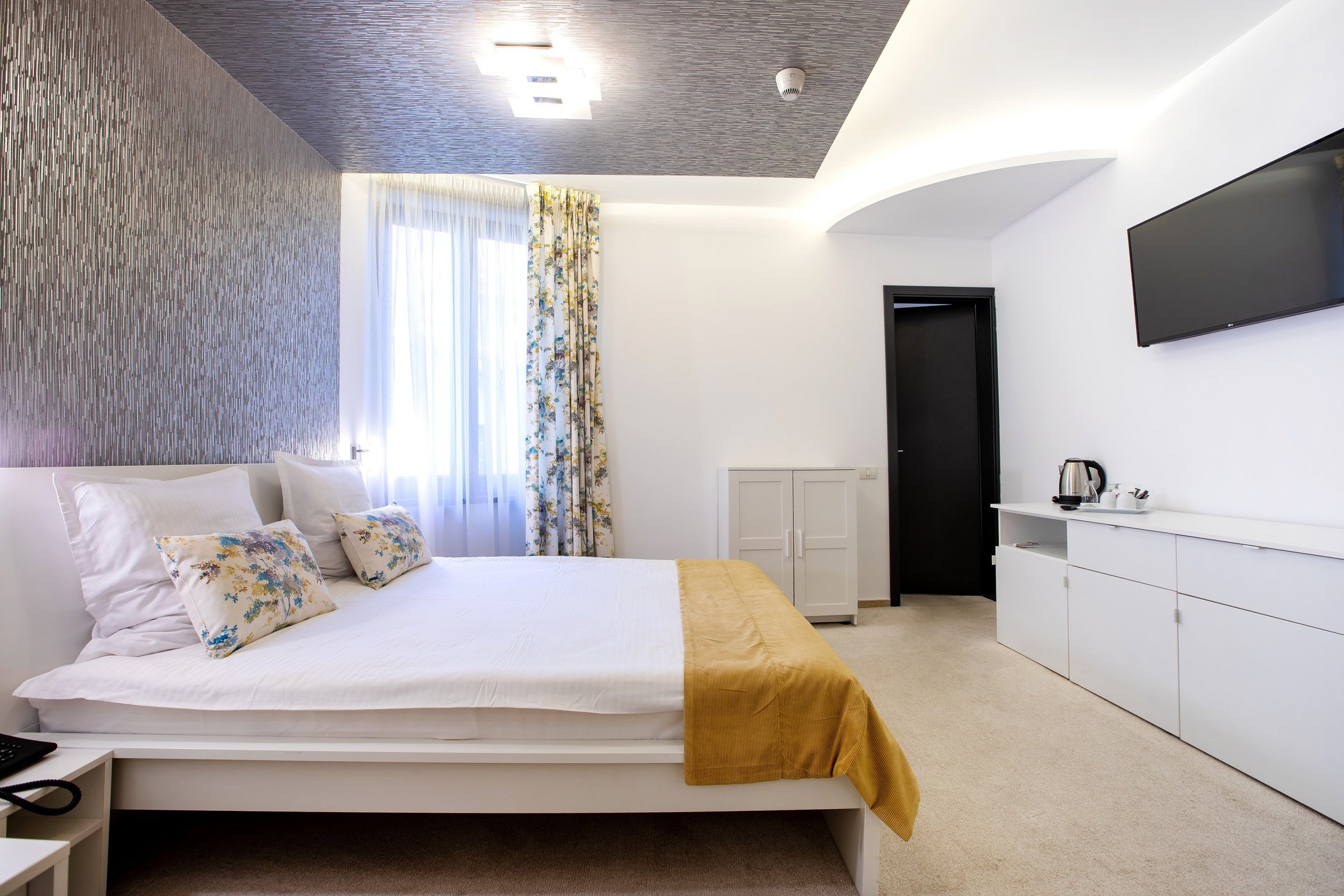 Duke Hotel by null