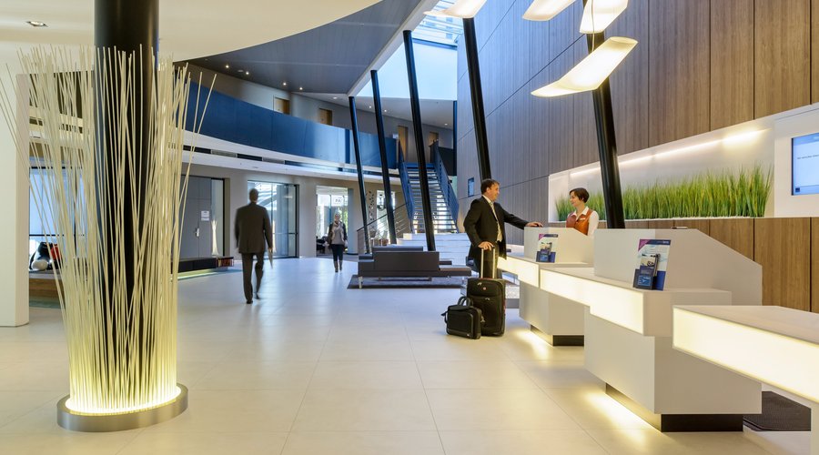 Rezeption und Hotel-Lobby