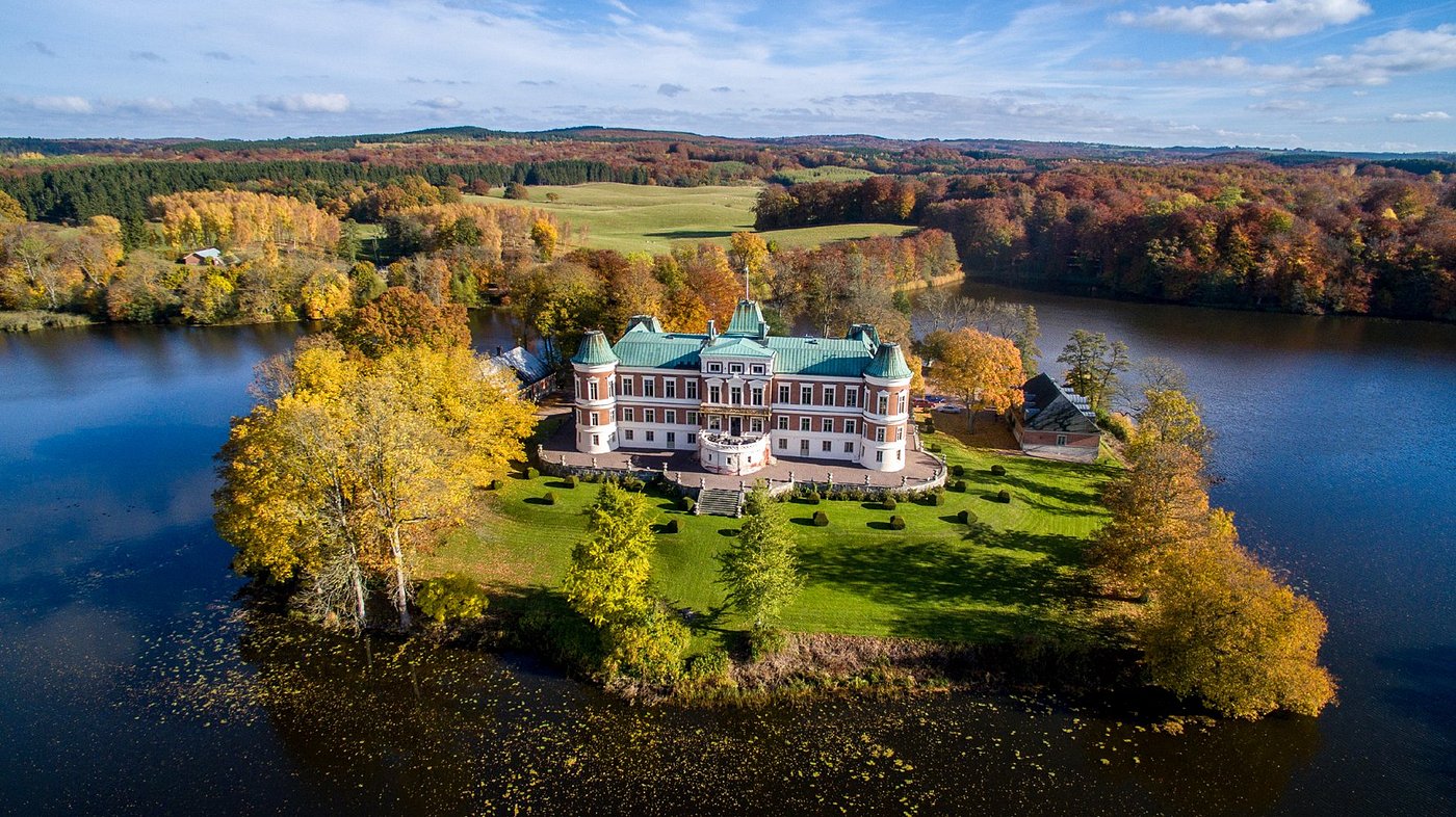 Château de Häckeberga entouré d'eau 