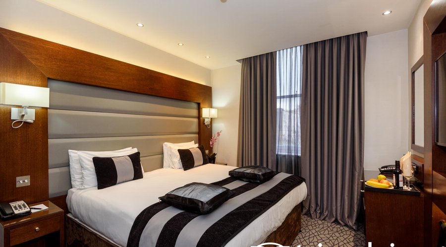 The Club Double Room at the Park Grand Paddington Court