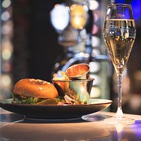 KRÖSTI & Champagne, the perfect combination