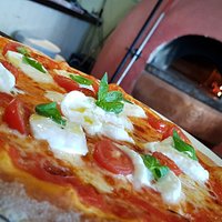 Pizze dal forno a legna - Holzofenpizzen - Pizzas from the wood-fired oven
