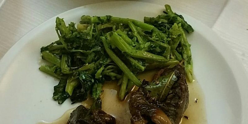 Fegatelli di maiale con broccoletti ripassati