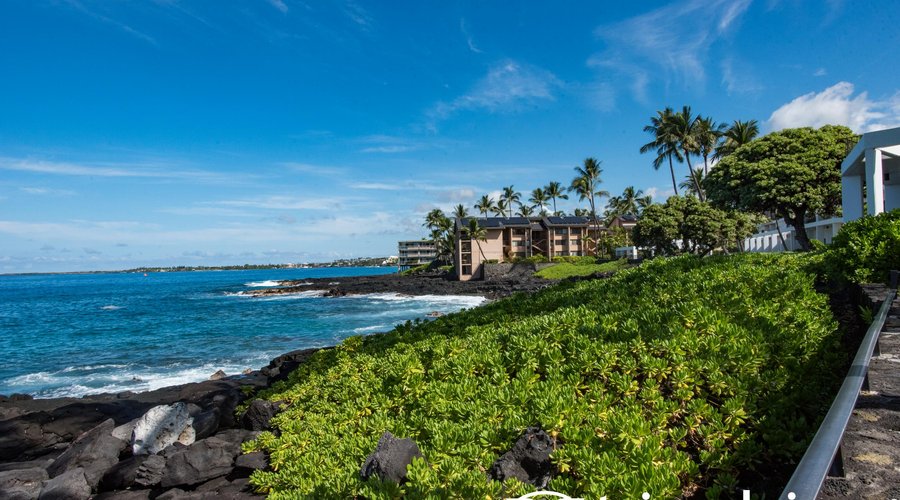 Grounds at the Outrigger Royal Sea Cliff
