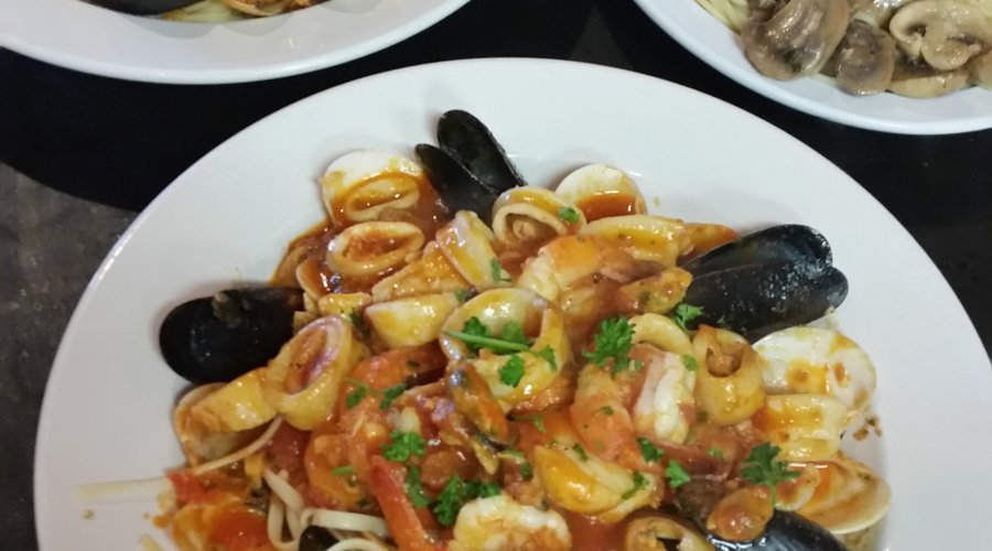 Linguini Seafood marinara 