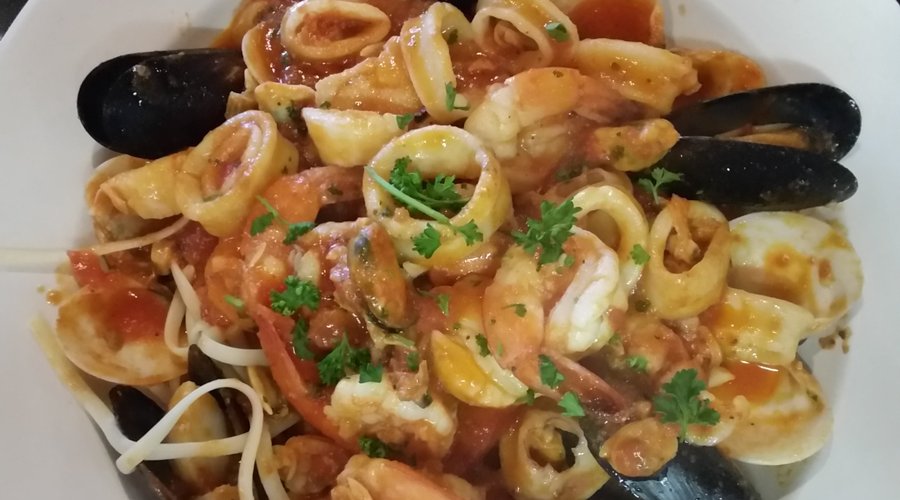 Linguini Seafood marinara 