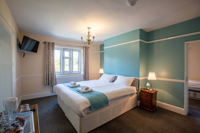 THE BEACON INN - Prices & Reviews (Haresfield, England)